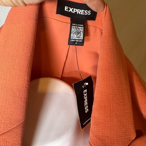 NWT Express Peachy Cropped Shoulder Padded Blazer Size Medium - Picture 2 of 5
